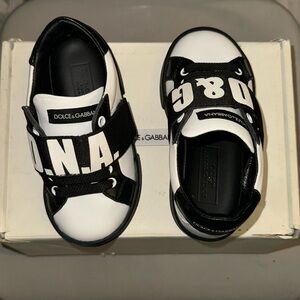 DOLCE & GABBANA BLACK & WHITE BABY SNEAKERS SIZE: 23 EUR - 6 US